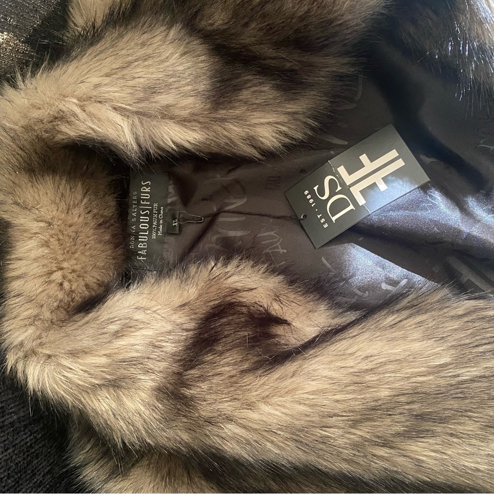 Smokey Fox Faux Hook Vest - Picture 2 of 5